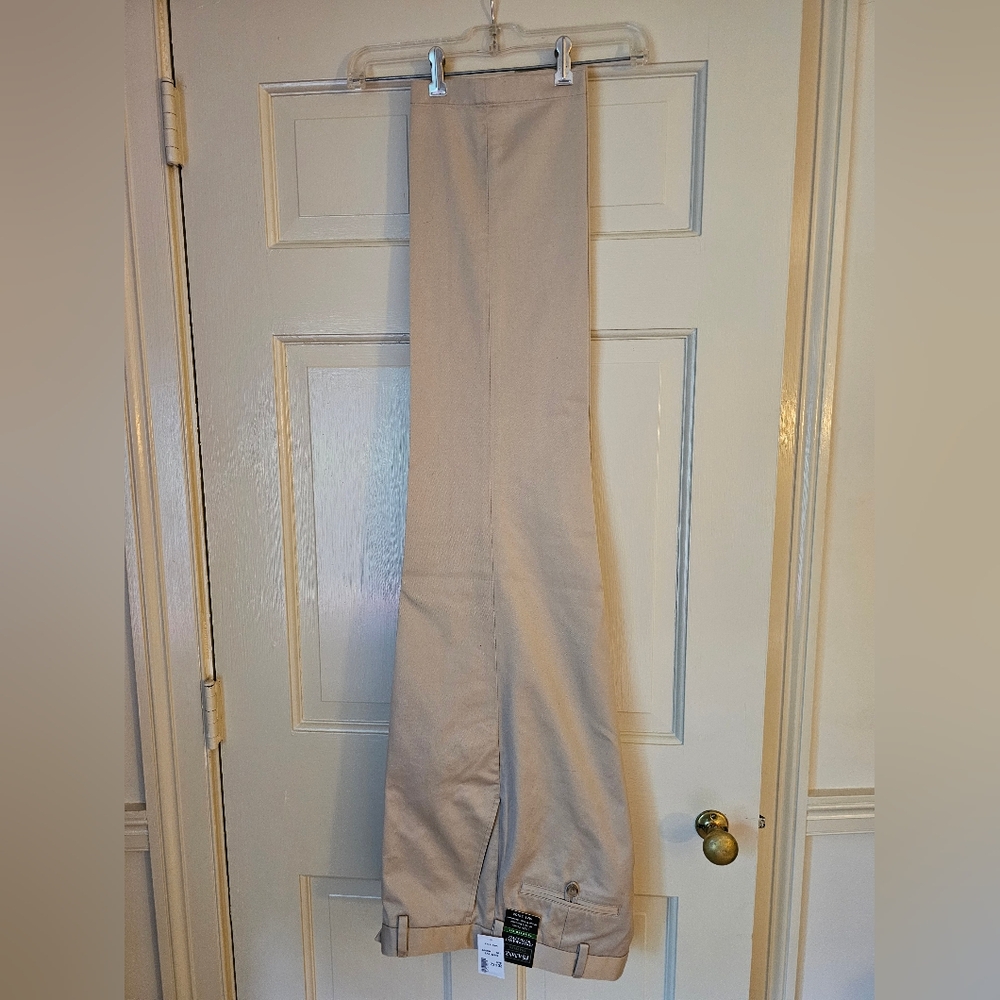 Men's Light Khaki pants Jos A Bank 32 x 32